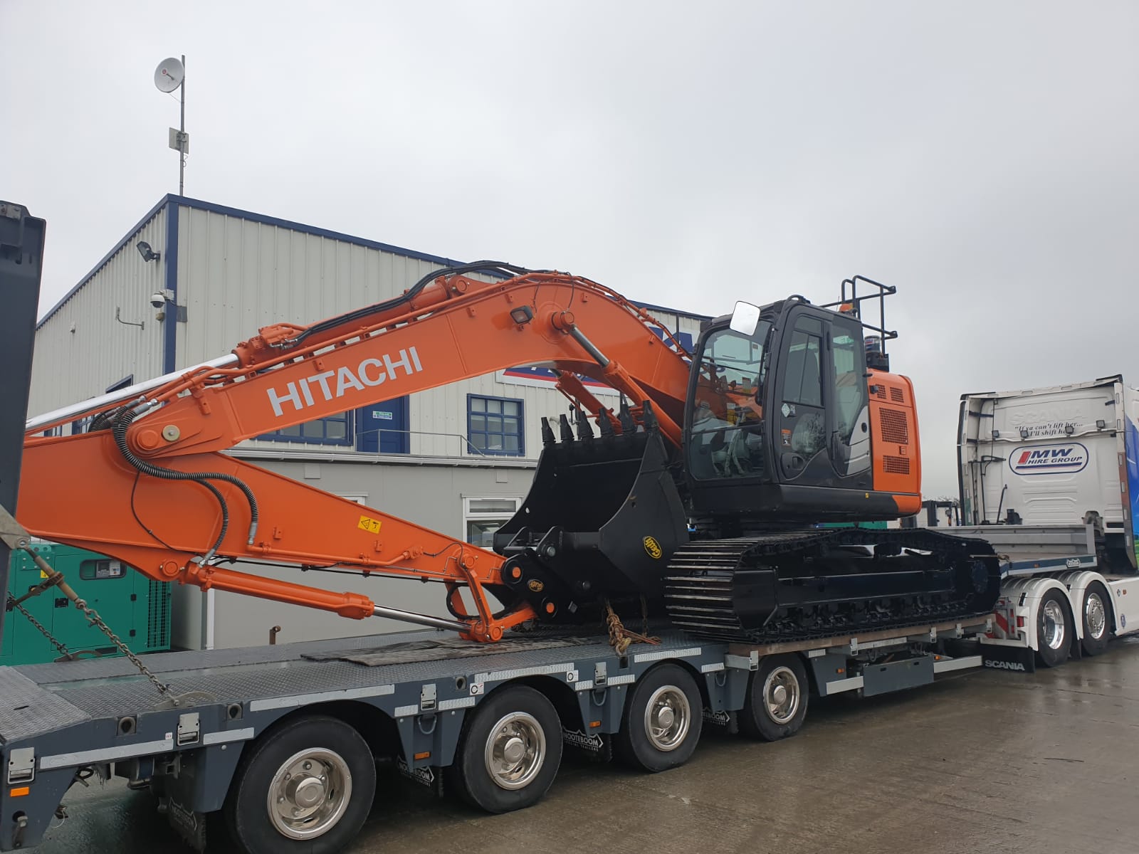 Hitachi 225...SOLD...to a customer in the Netherlands